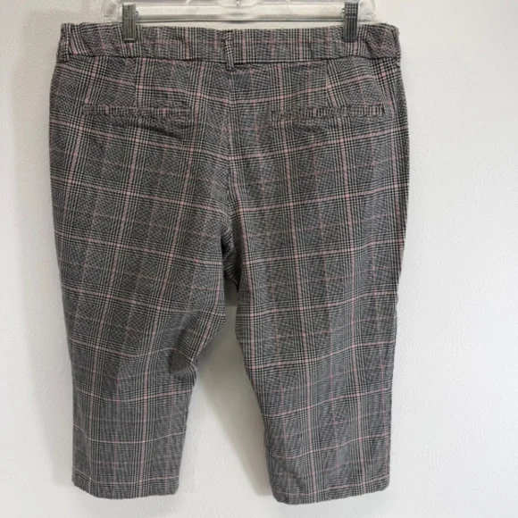 Old Navy Women's Plaid High-rise Pixie Tailored to Bermuda Knee Shorts Size 16 - Picture 2 of 9